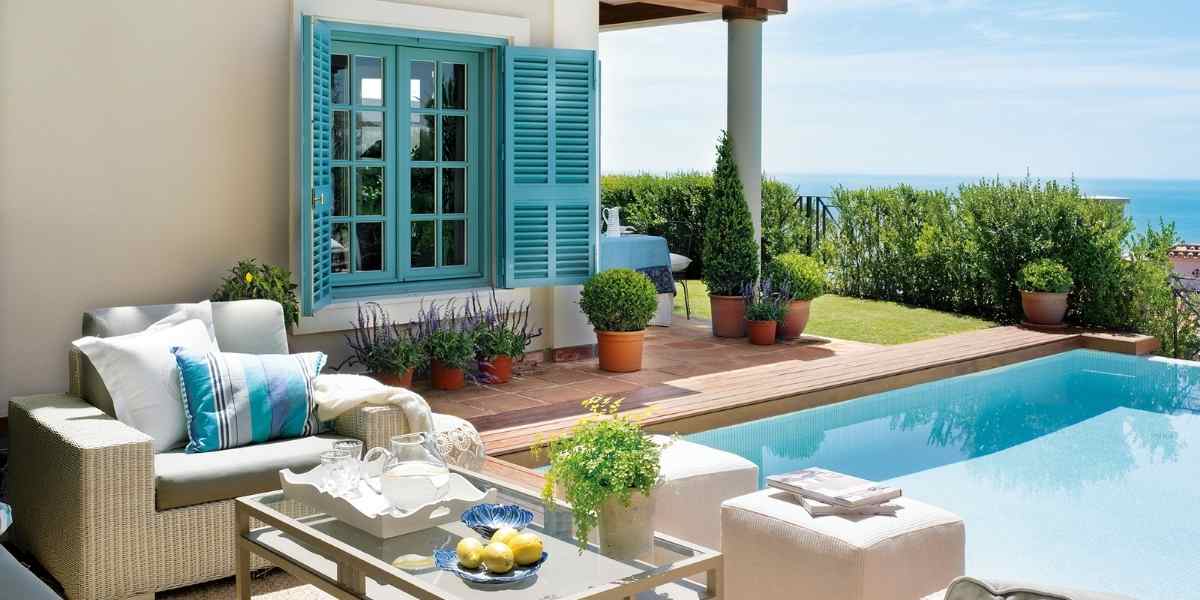 contraventanas azules para decorar casa de pueblo