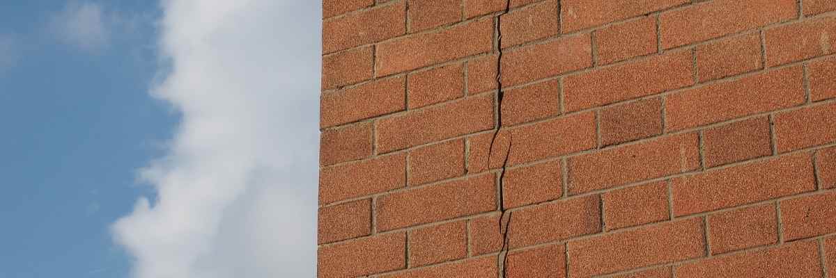 grietas en edificio, ¿quién se hace cargo?