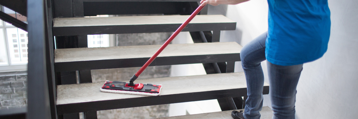 ¿Me pueden obligar los vecinos a limpiar la escalera?